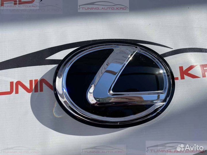 Эмблемма в решетку радиатора Lexus RX