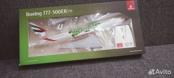Модель самолета boeing 777-300er