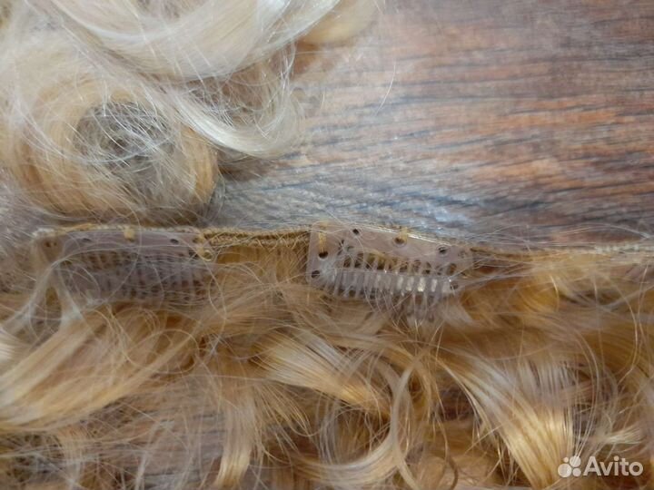 Волосы на заколках