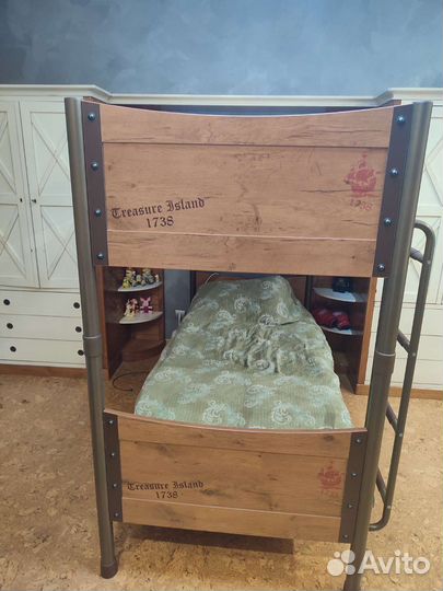 Двухъярусная кровать бу с матрасами