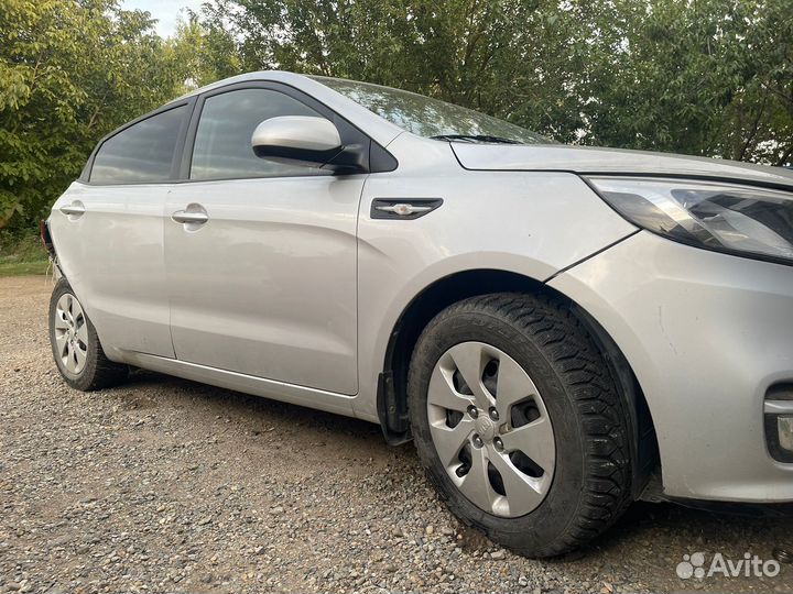 Kia Rio 1.4 МТ, 2016, битый, 200 000 км
