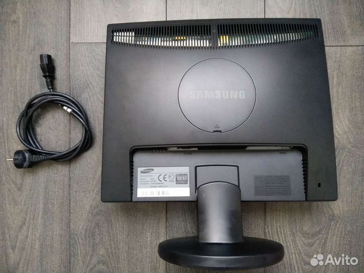 Монитор Samsung SyncMaster 943N