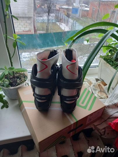 Лыжные ботинки