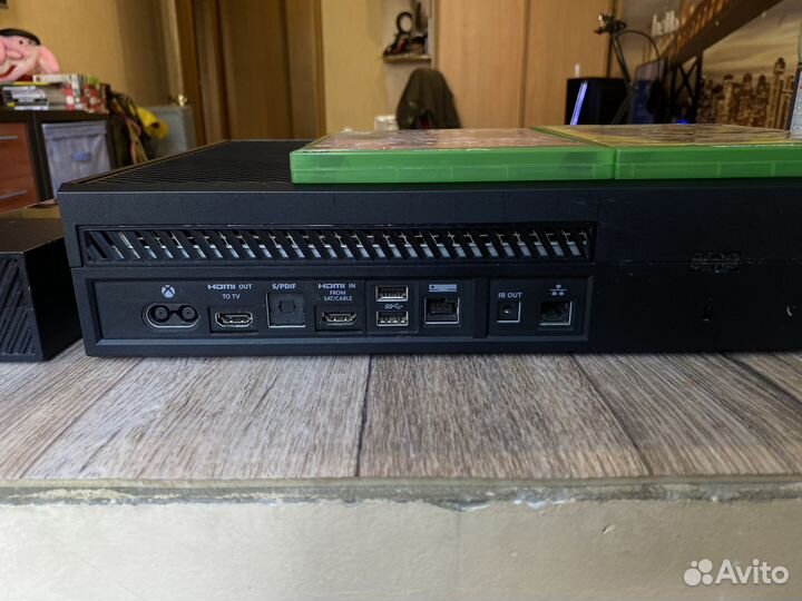 Xbox One 500Gb + диски