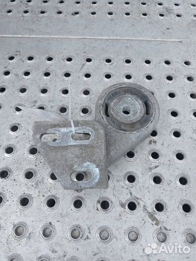 Кронштейн (крепление) радиатора левый Scania R