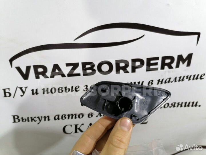 Крышка форсунки омывателя фары правой Toyota Corol