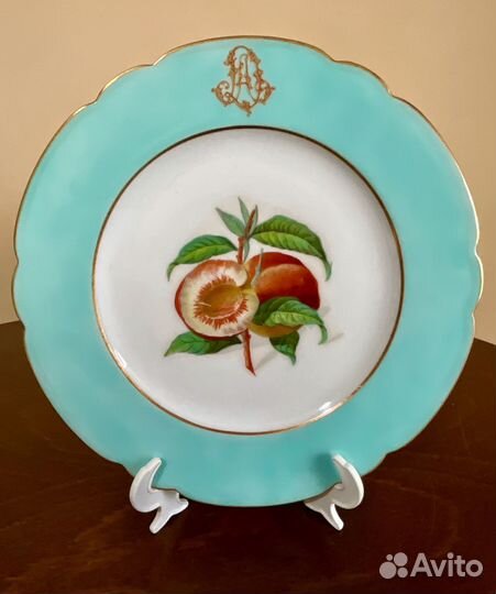 Антикварные тарелки с изображением фруктов