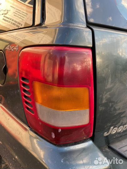 Фонарь в крыло левый Jeep Grand Cherokee WJ 3.1