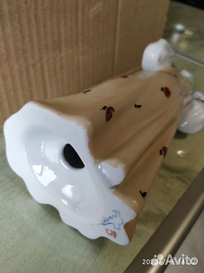 Статуэтка фарфоровая 