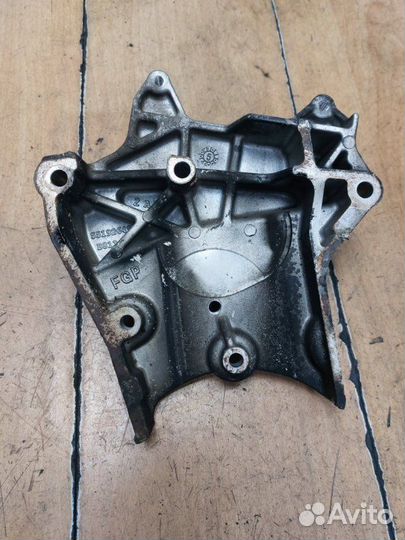 Кронштейн двигателя Opel Zafira B Z19DT 2007