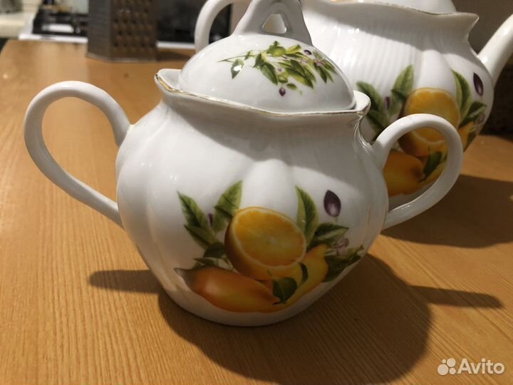 Заварочный чайник и сахарница б/у