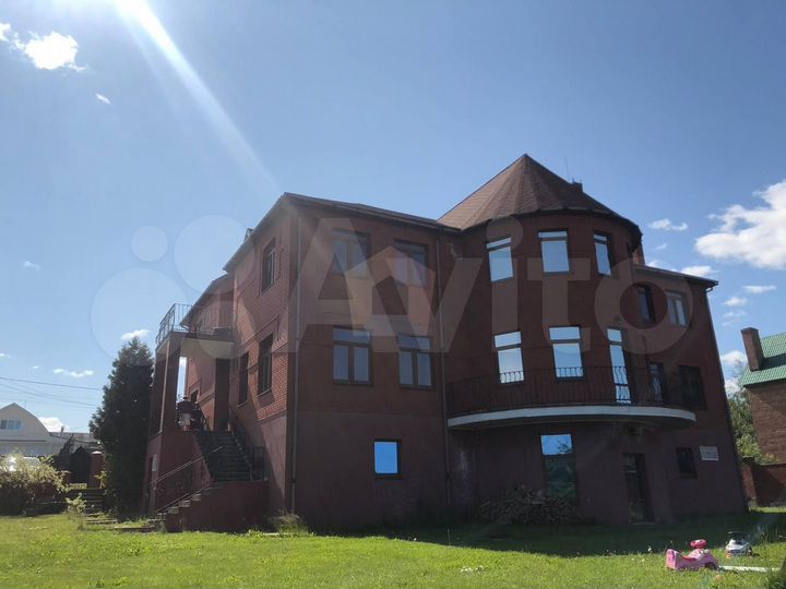 Дом 776,5 м² на участке 9 сот.