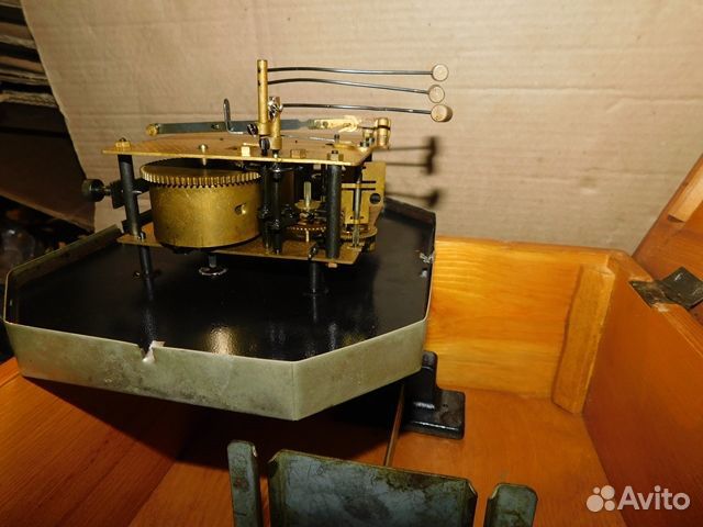 Старинные,настенные часы Янтарь СССР в интерьер и