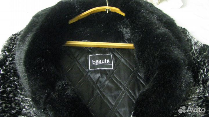 Полупальто зимнее под каракуль