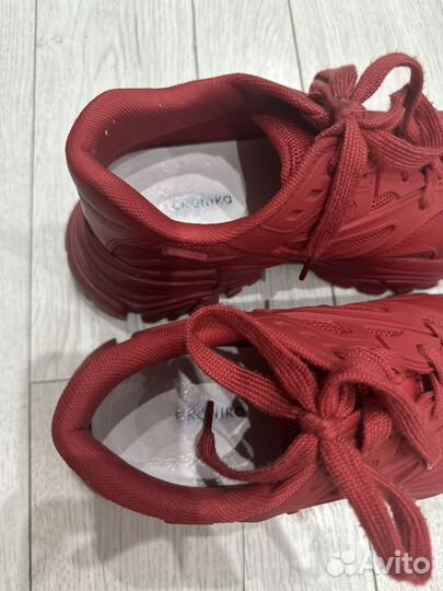 Кроссовки econika