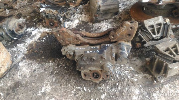 Суппорт передний правый Mercedes Benz Actros