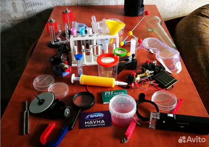 Журналы Галилео с предметами для опытов