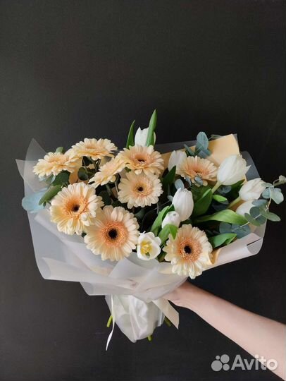 Живые цветы букеты герберы,тюльпаны,букет цветов