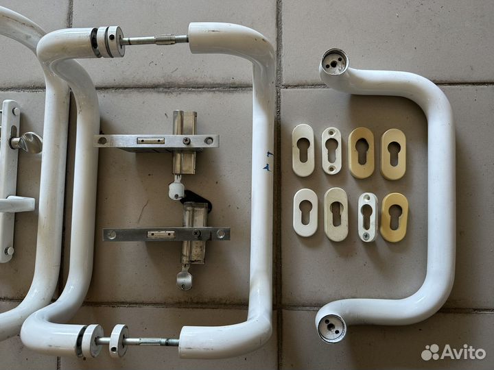 Ручка скоба и замок для пластиковых дверей