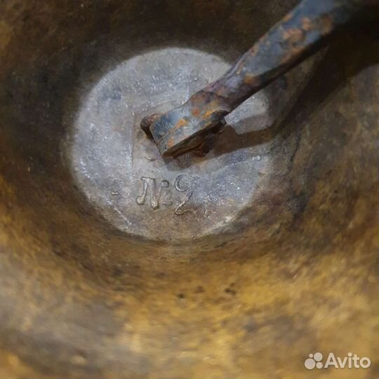 Колокольчик старинный. Остался побольше