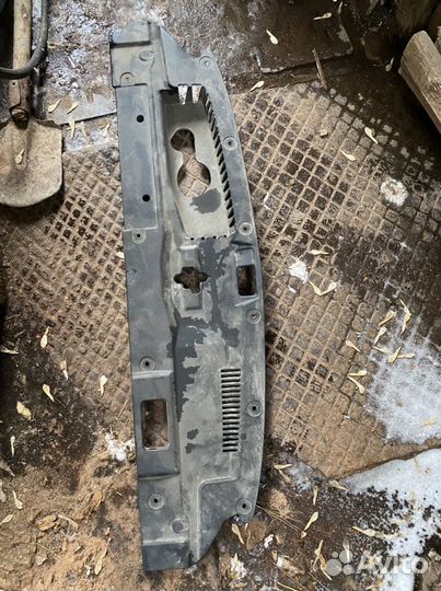 Кожух замка капота - Mitsubishi Outlander 3