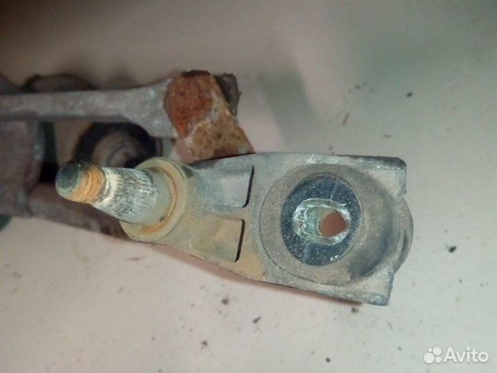 Трапеция стеклоочистителей Volkswagen Passat B5