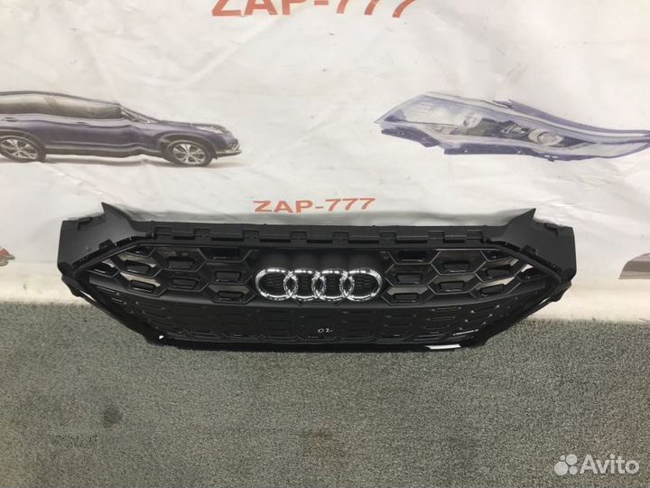 Решетка радиатора Audi A4 B9