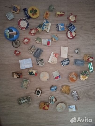 Продам значки
