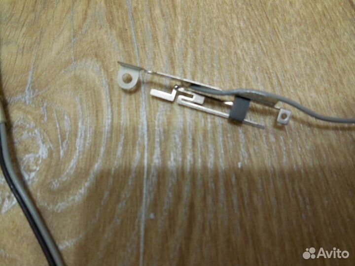 Провод с крышки монитора ноутбука