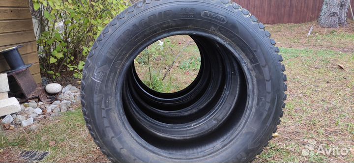 Goodyear UltraGrip Ice Arctic SUV 215/65 R17 99T