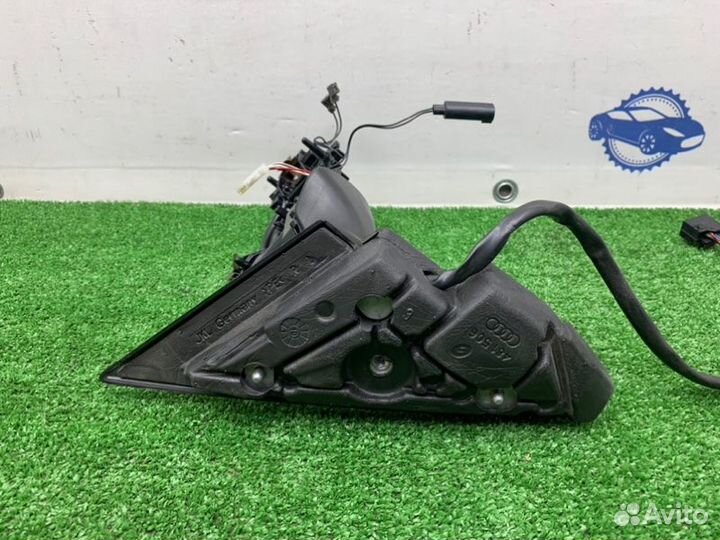 Кронштейн зеркала правый Audi A3 8P ccza 2010