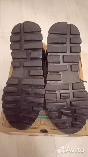 Кроссовки женские