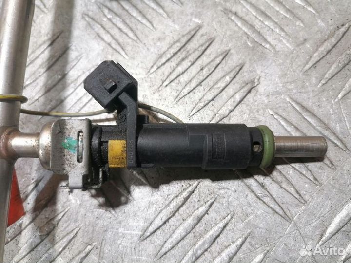 Форсунка двигателя Opel Zafira B