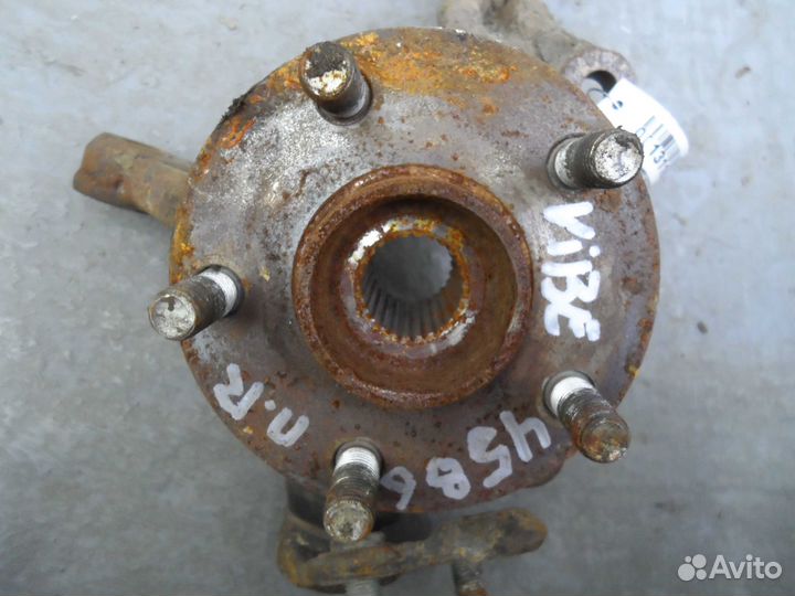 Кулак поворотный правый Pontiac Vibe 1