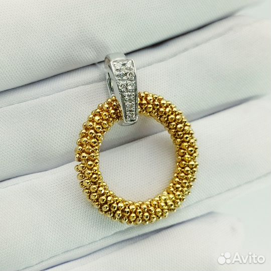 Золотая подвеска с камнем