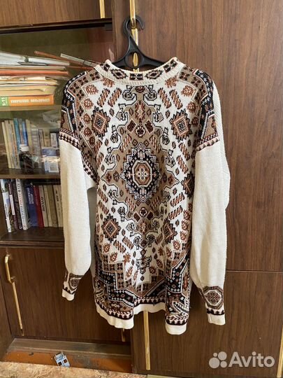 Свитер шерстяной женский