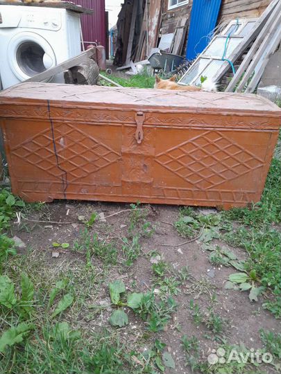 Сундук деревянный