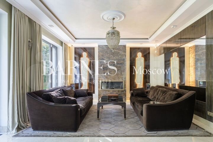 Коттедж 550 м² на участке 5 сот.