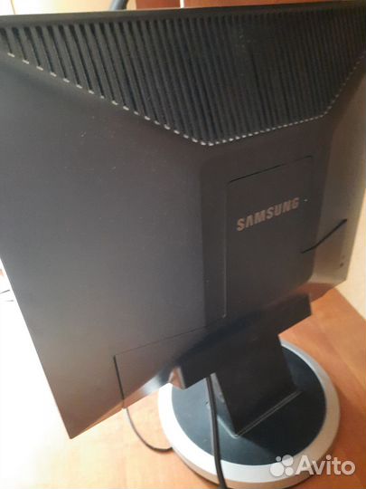 Монитор Samsung