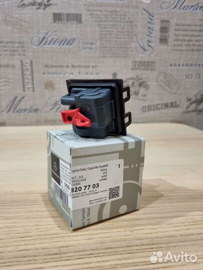 Блокиратор лючка бензобака A0008207703