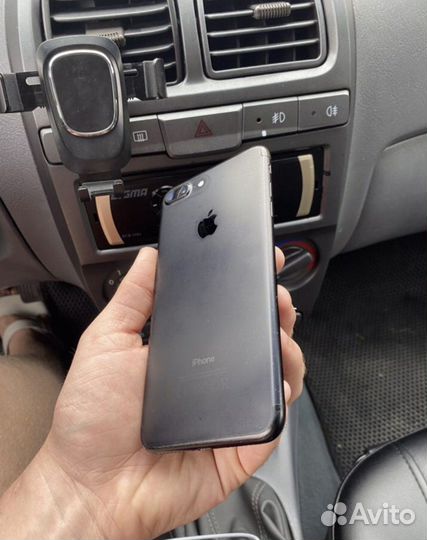Телефон iPhone 7 plus 128 gb