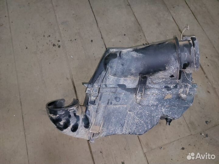 Корпус воздушного фильтра mercedes w210