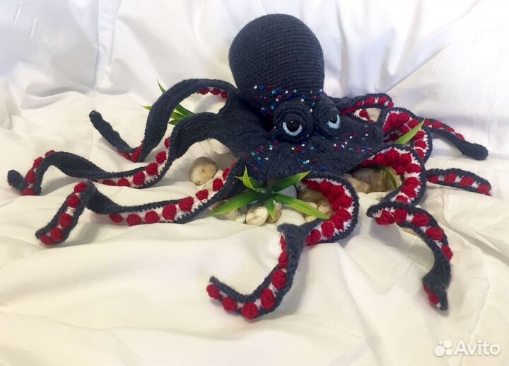 Вязаный Осьминог Клод, игрушка ручной работы