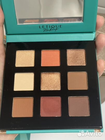 Набор косметики:тени,румяна,карандаш