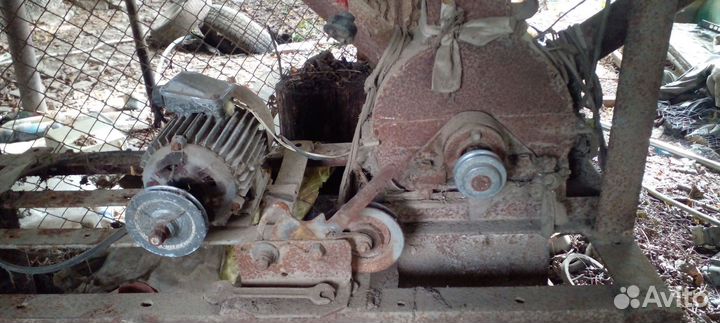 Мельница для зерна бу