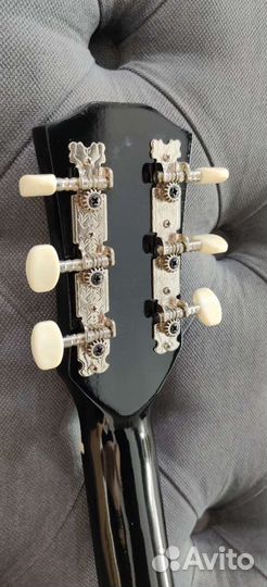 Гитара черная