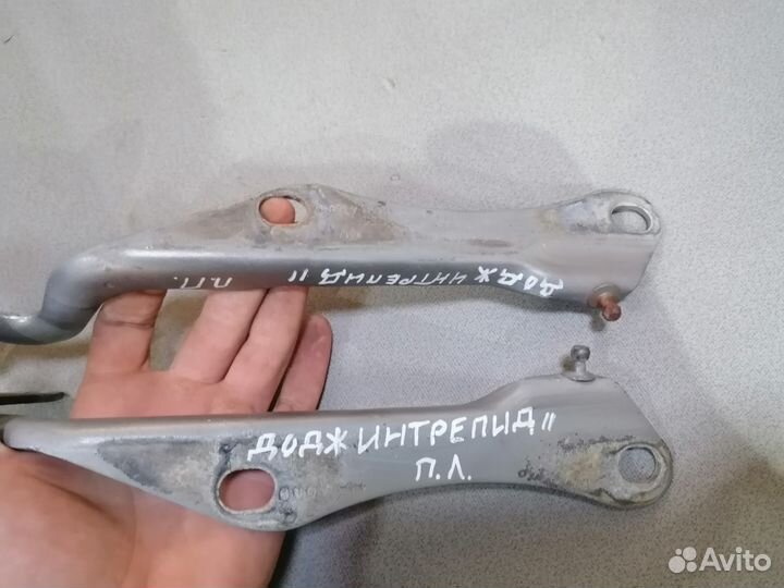 Петля капота Dodge Intrepid 1998-2004