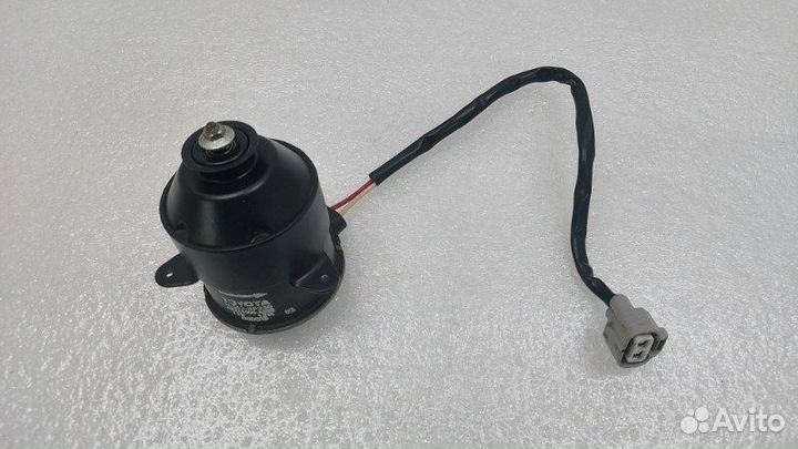 Моторчик вентилятора Toyota Highlander XU50 2grfe