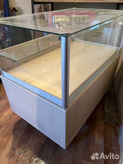 Стол витрина