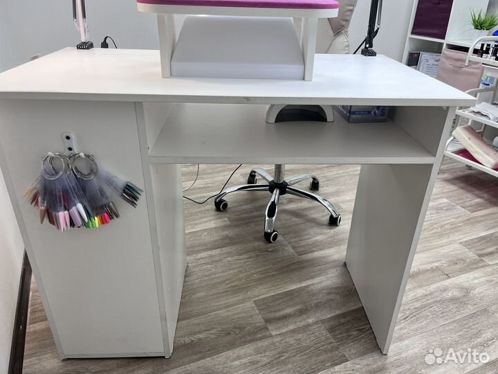 Маникюрный стол, вытяжка, тумба